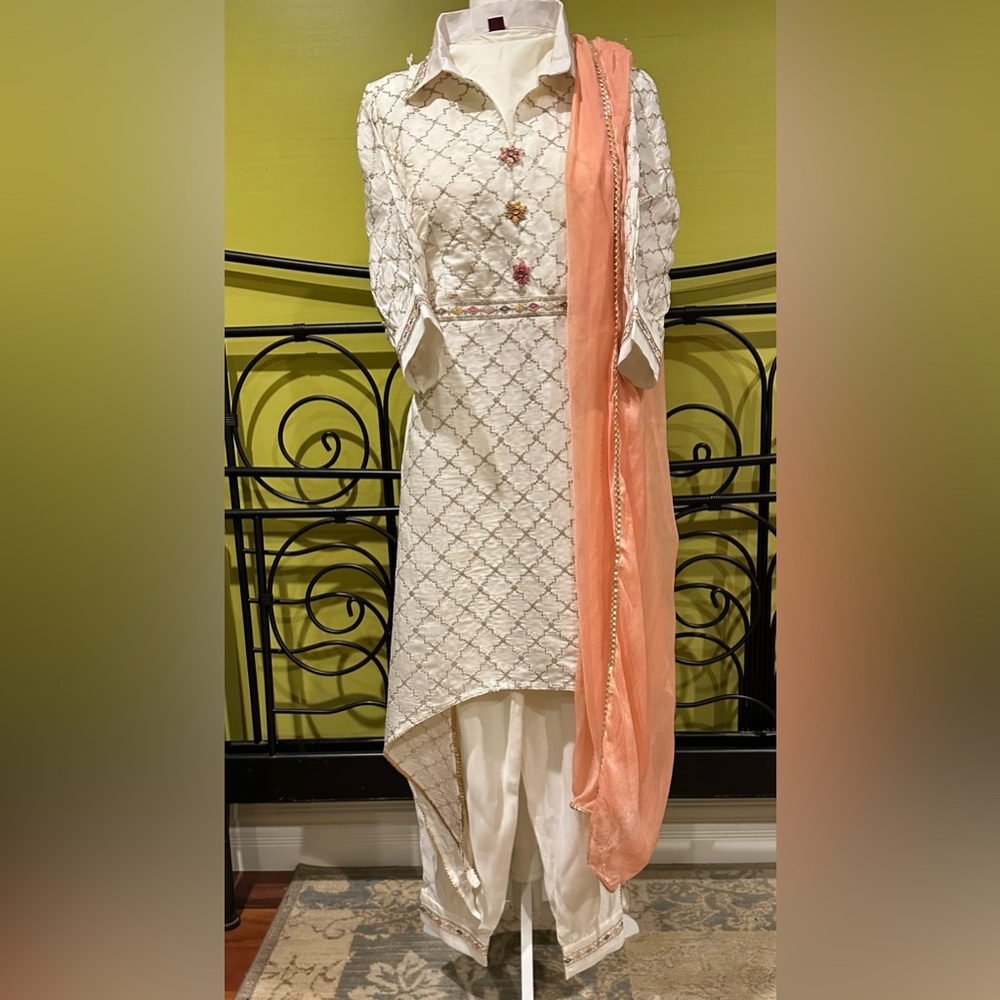 Gorgeous Intricate Embroidery Women’s 3-piece fancy Kurti